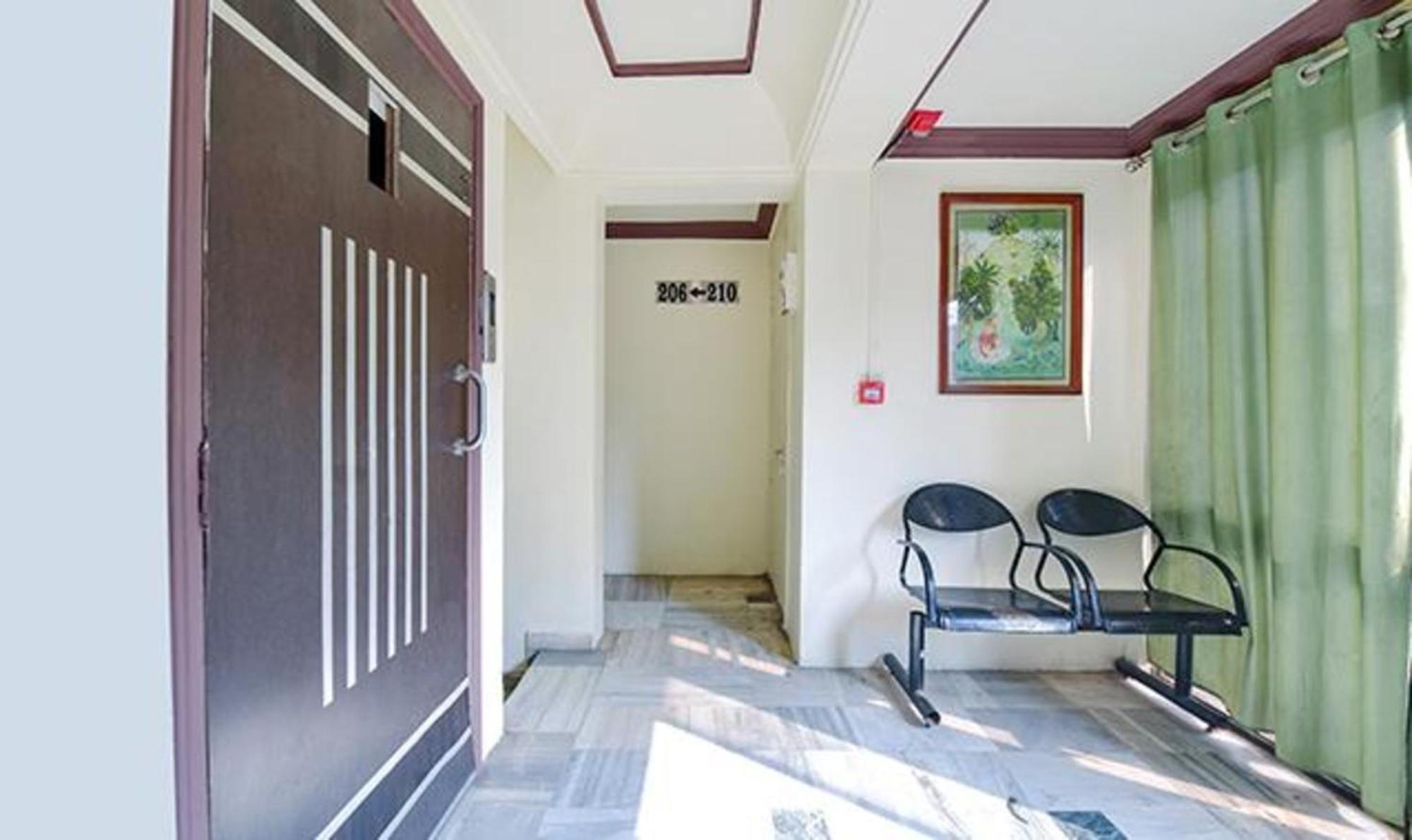 Fabexpress Poonam Palace Ahmedabad Exterior photo