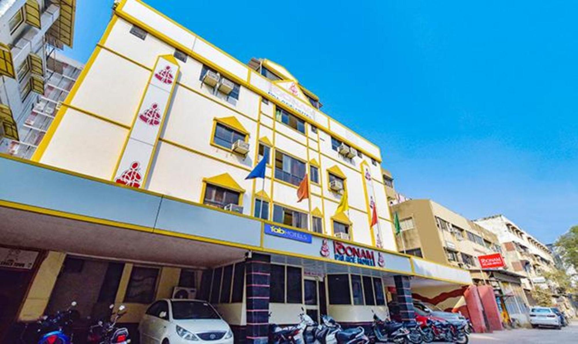 Fabexpress Poonam Palace Ahmedabad Exterior photo